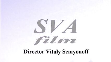 Молодой брюнетке засунули три члена в задницу одновременно!