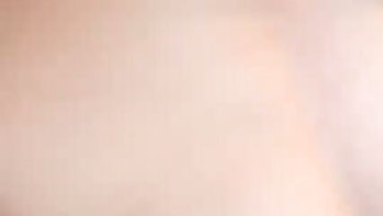 Групповой секс с молодой блондинкой и брюнеткой