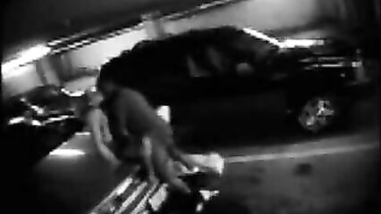Порно видео с камеры наблюдения в подземном гараже