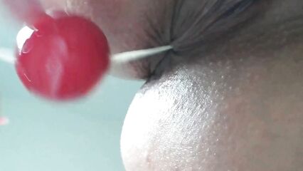 Анальные шарики в жопе у Оксанки