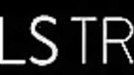 Девушки практикуют анальный фистинг