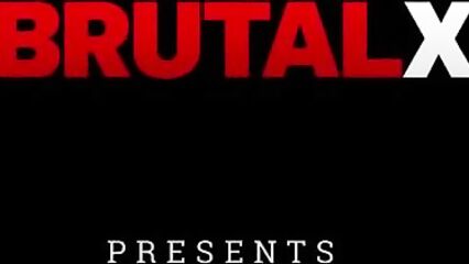 Голый натурщик жестко трахнул художницу