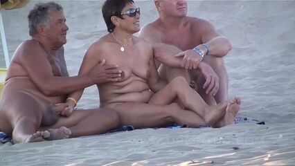 Групповые порно оргии нудистов на пляже: Секс в дюнах 6