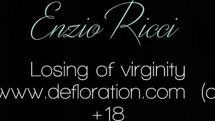 Прощание с девственностью молодой девушкой Enzio Ricci