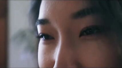 Сексуальная молодая азиатская геймерша обожает анал!