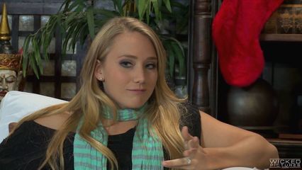 Устроившись поудобнее | Getting Cozy (Stormy Daniels, Wicked Pictures)