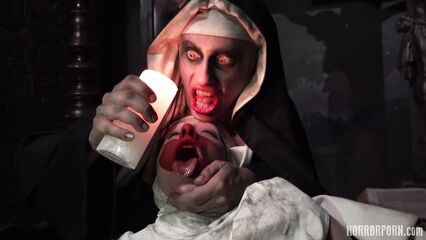 Порно ужасы: Проклятая монахиня в заброшенном монастыре