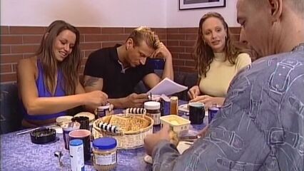 Пикантный подарок (порно кино с русским переводом)